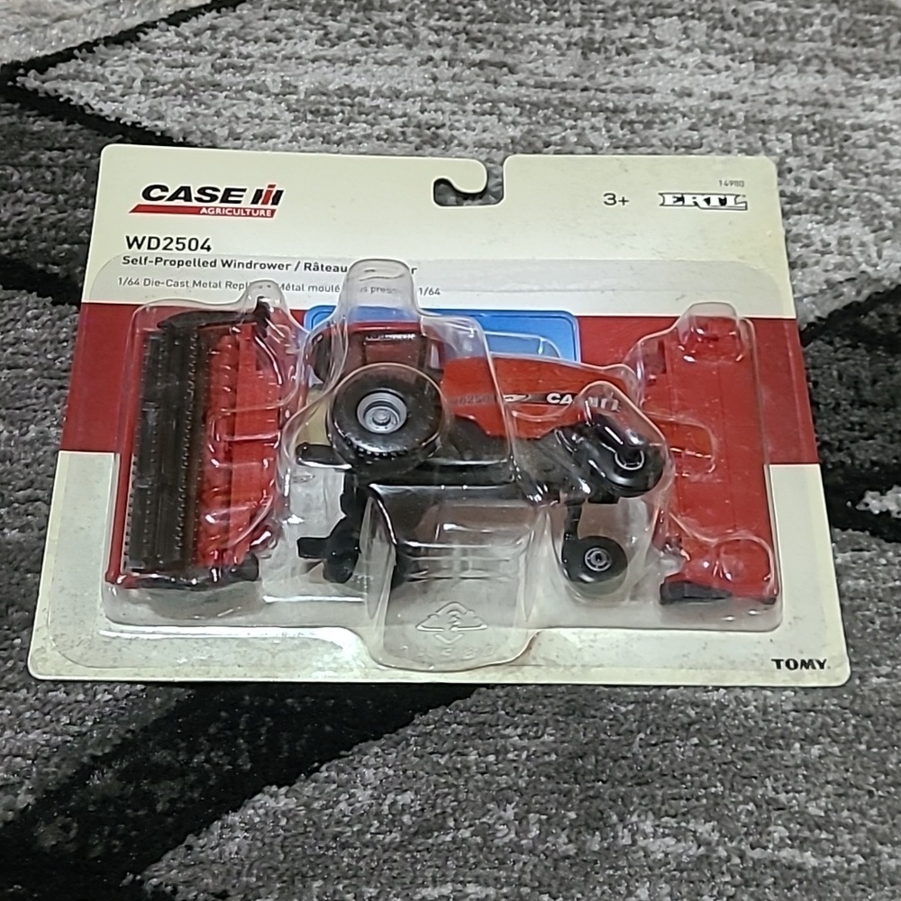 CASE IH WD2504 SELF-PROPELLED WINDROWER 1/64TH DIE-CAST METAL REPLICA